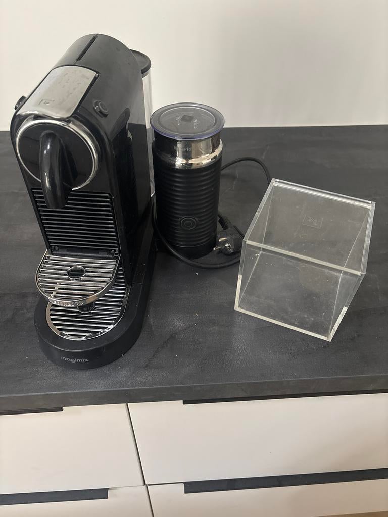 Nespresso Magimix met Melkopschuimer, Espresso apparaat, Ophalen of Verzenden, Zo goed als nieuw, 1 kopje