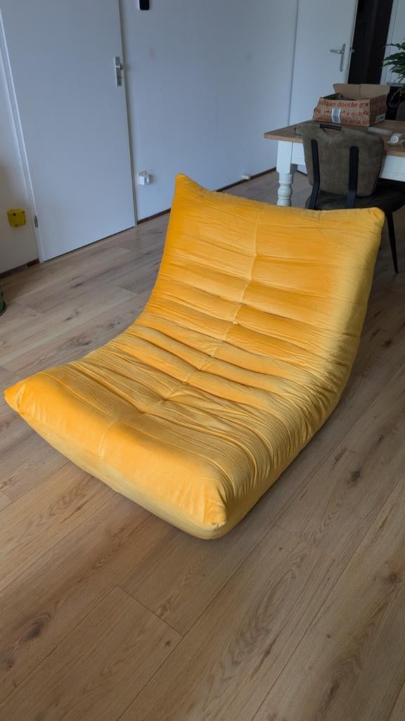 Gele Togo stijl vloerstoel - comfortabel en modern, Ophalen, 100 tot 125 cm, Zo goed als nieuw, Modern, Togo stijl