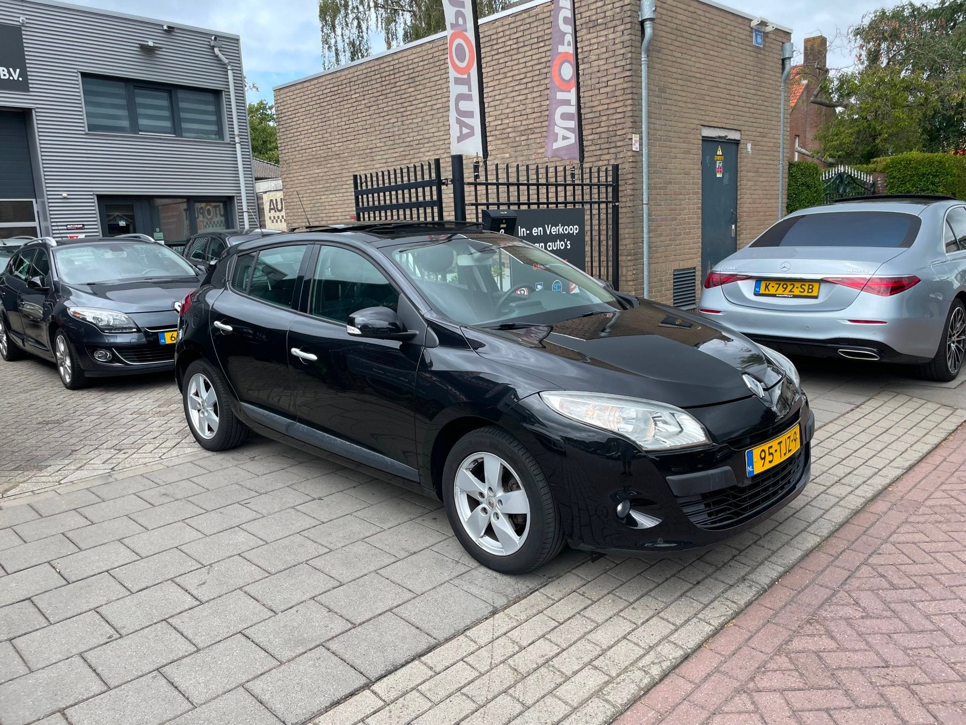 Renault Mégane 1.6 Dynamique 2e Eigenaar! Pano Airco Navi P, Euro 5, Gebruikt, 4 cilinders, Zwart