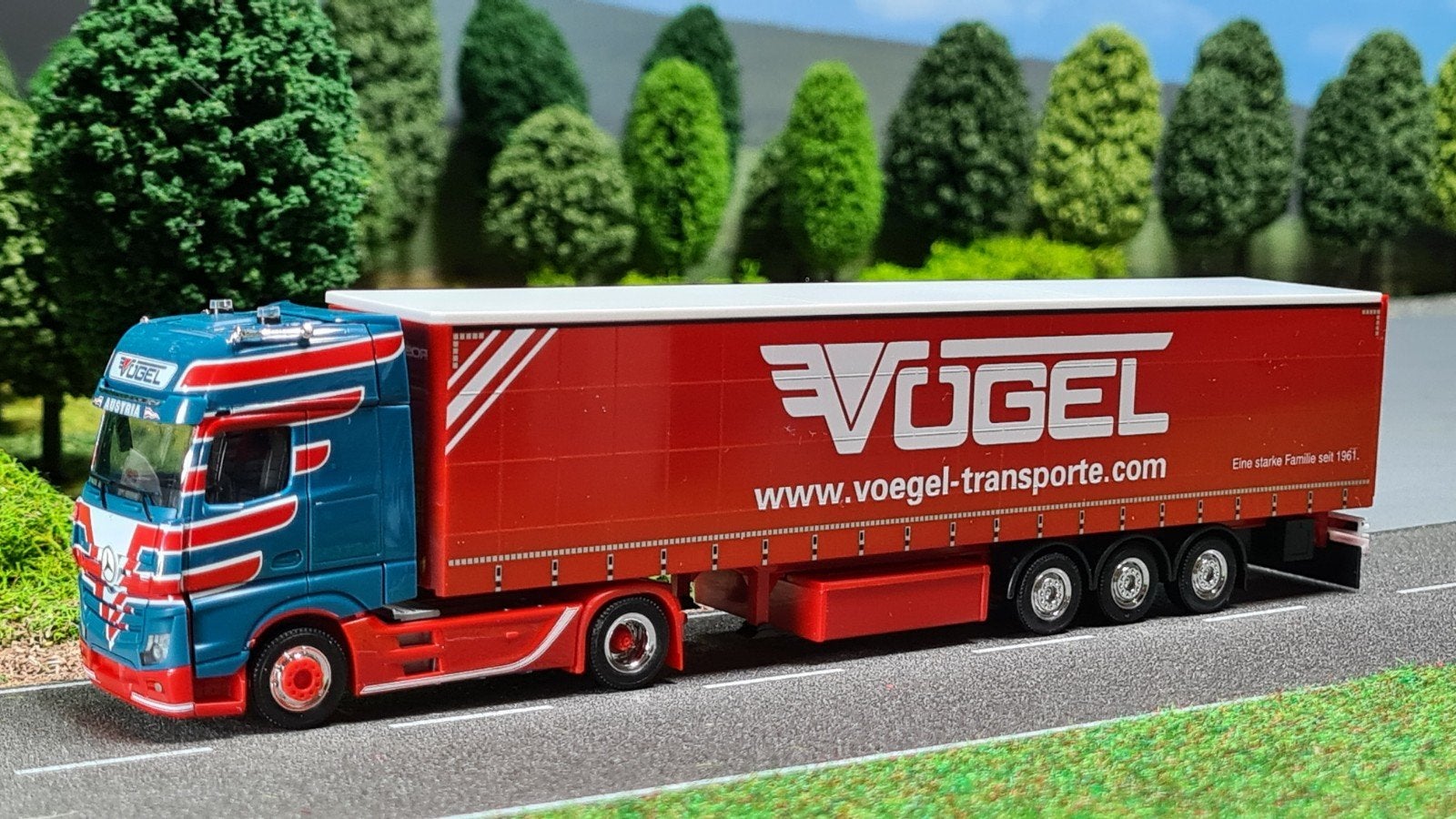 266 Herpa 1:87 Vögel Mercedes Actros GigaSpace schuifzeilent, Ophalen of Verzenden, Nieuw, Bus of Vrachtwagen, Herpa