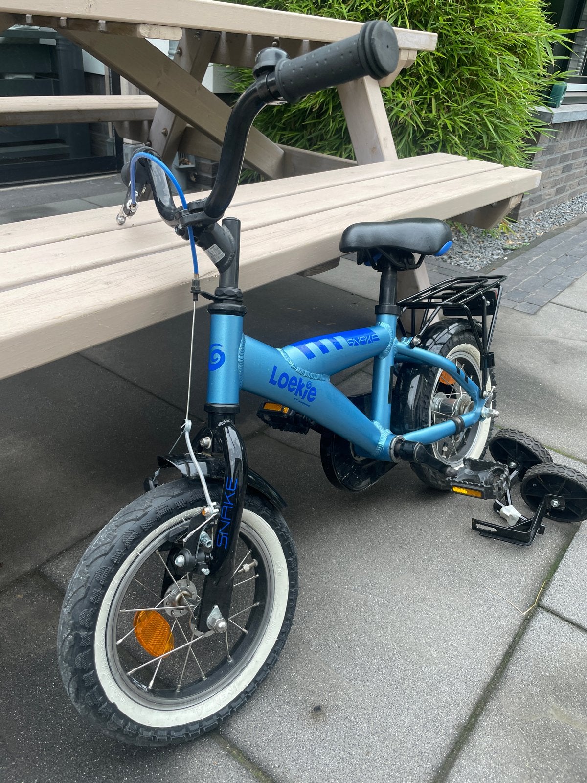 Loekie Snake Kinderfiets 12 inch - Blauw met zijwieltjes, Terugtraprem, Zijwieltjes, Ophalen of Verzenden, Minder dan 16 inch
