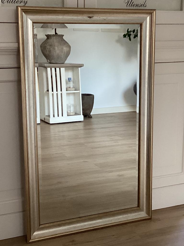 GROTE STIJLVOLLE FACET SPIEGEL 107 x 67 cm Hout brons lijst, Huis en Inrichting, Woonaccessoires | Spiegels, Ophalen, 100 tot 150 cm
