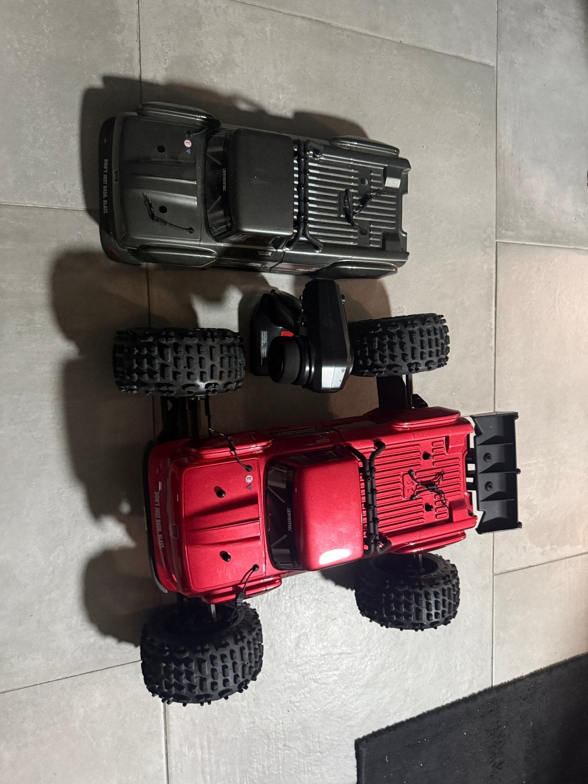 ARRMA Outcast 4S V2 BLX RC auto (excl. accu's en lader), Elektro, Auto offroad, Ophalen of Verzenden, Zo goed als nieuw