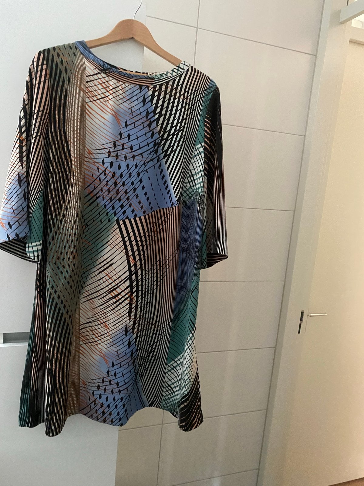 Korte tuniek jurk Paprika knielengte maat 44, Kleding | Dames, Ophalen of Verzenden, Maat 42/44 (L), Meerkleurig, Knielengte