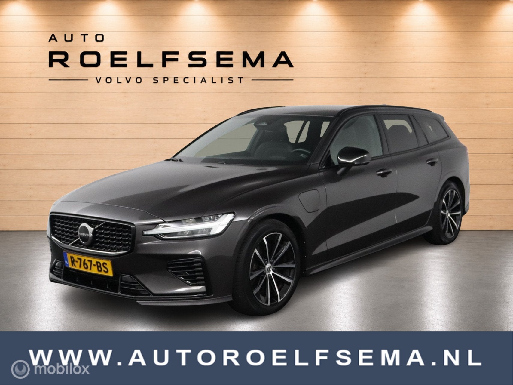 Volvo V60 2.0 T6 Plug-in hybrid AWD Plus Dark | Adaptive Cru, Automaat, Gebruikt, 4 cilinders, 129 €/maand