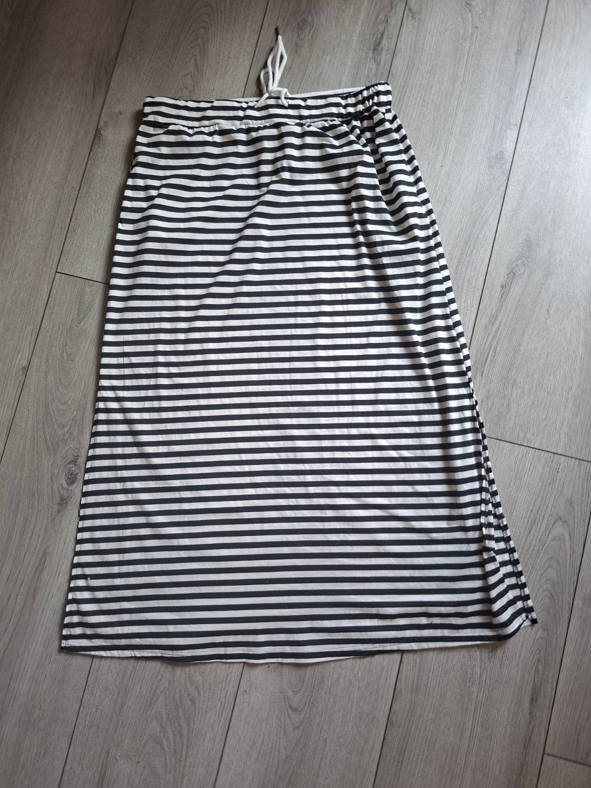 Zwart-wit gestreepte rok XL als nieuw, Kleding | Dames, Rokken, Ophalen of Verzenden, Zo goed als nieuw, Maat 46/48 (XL) of groter