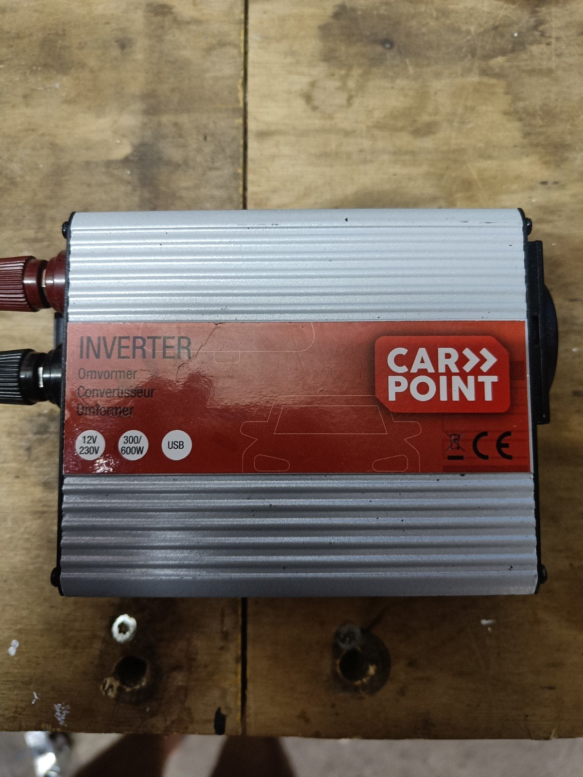 Carpoint Omvormer 12V naar 230V 300/600W met USB, Ophalen of Verzenden, Gebruikt, Universele onderdelen