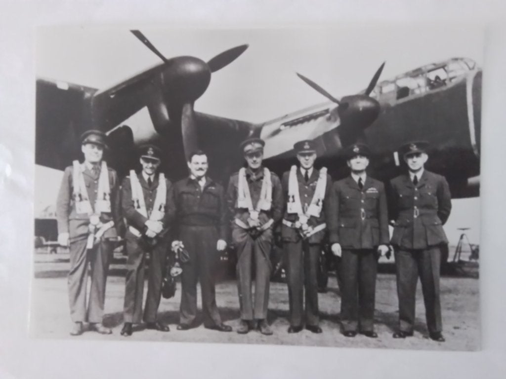 Vliegeniers met o.a Prins Bernhard., Verzenden, Luchtmacht, Nederland, Foto of Poster