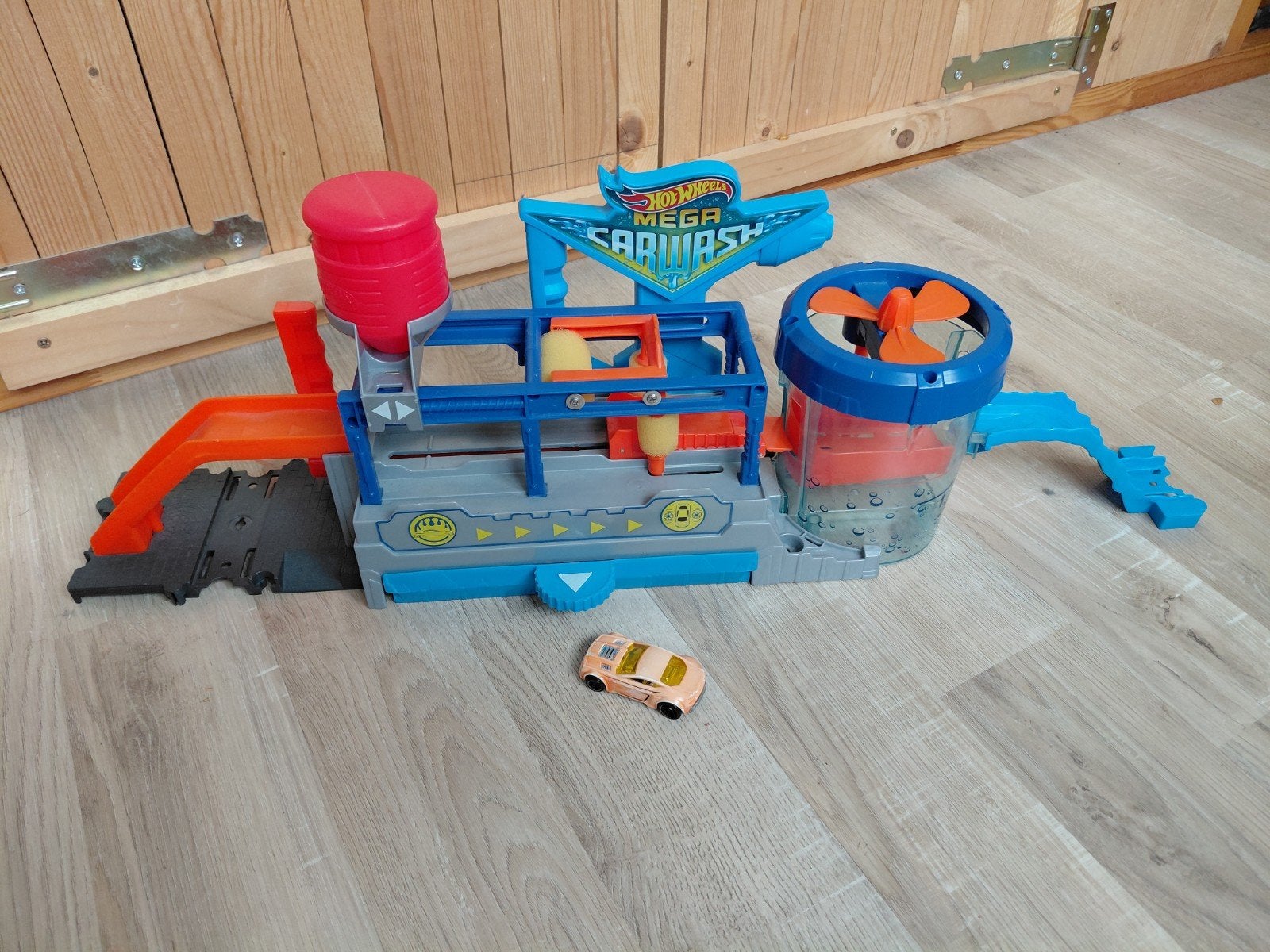 Hotwheels Mega Carwash speelset met auto, Ophalen of Verzenden, Gebruikt