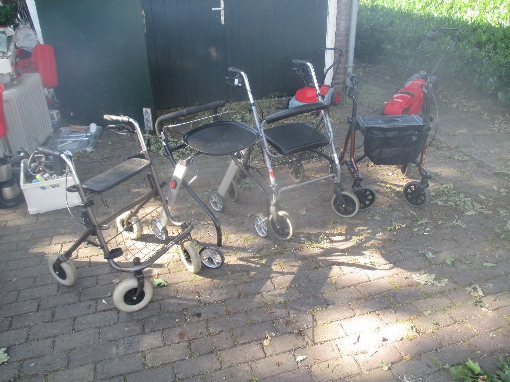 Wegens verhuizing div luxe licht gewicht rollators, Ophalen, Opvouwbaar
