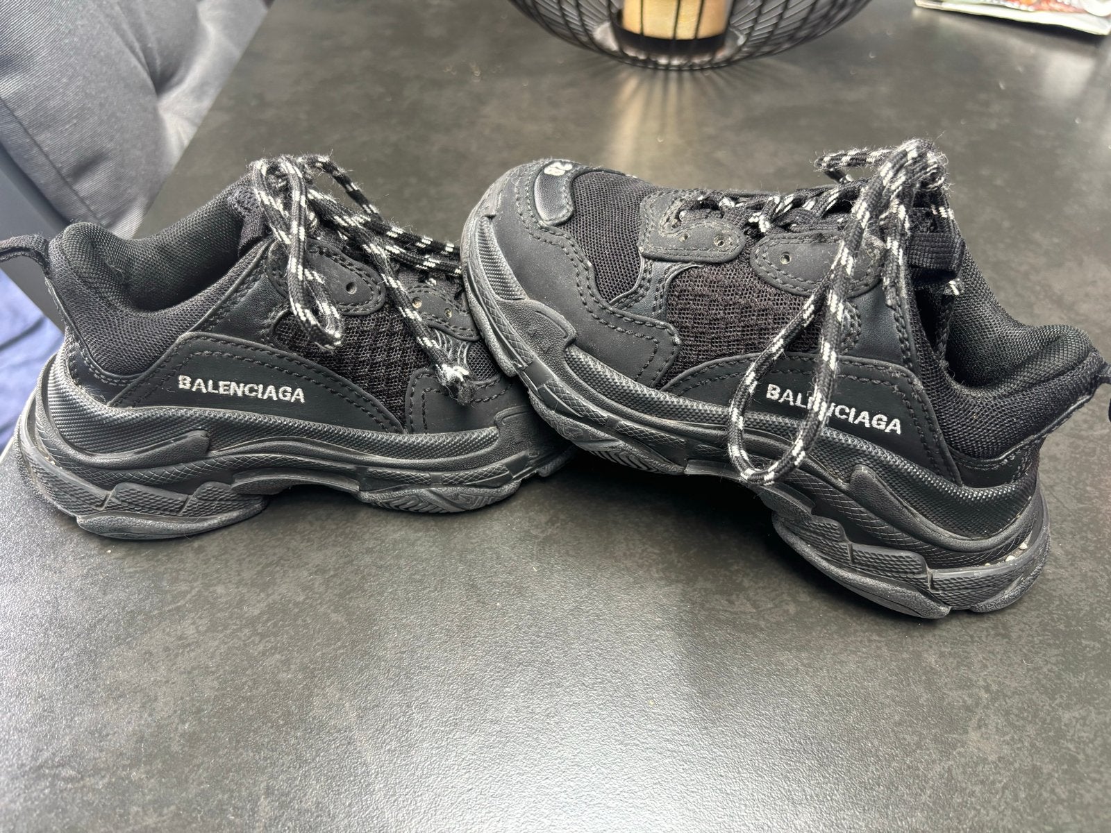 Balenciaga Triple S Sneakers voor kinderen - Maat 28, Kinderen en Baby's, Kinderkleding | Schoenen en Sokken, Gebruikt, Jongen of Meisje