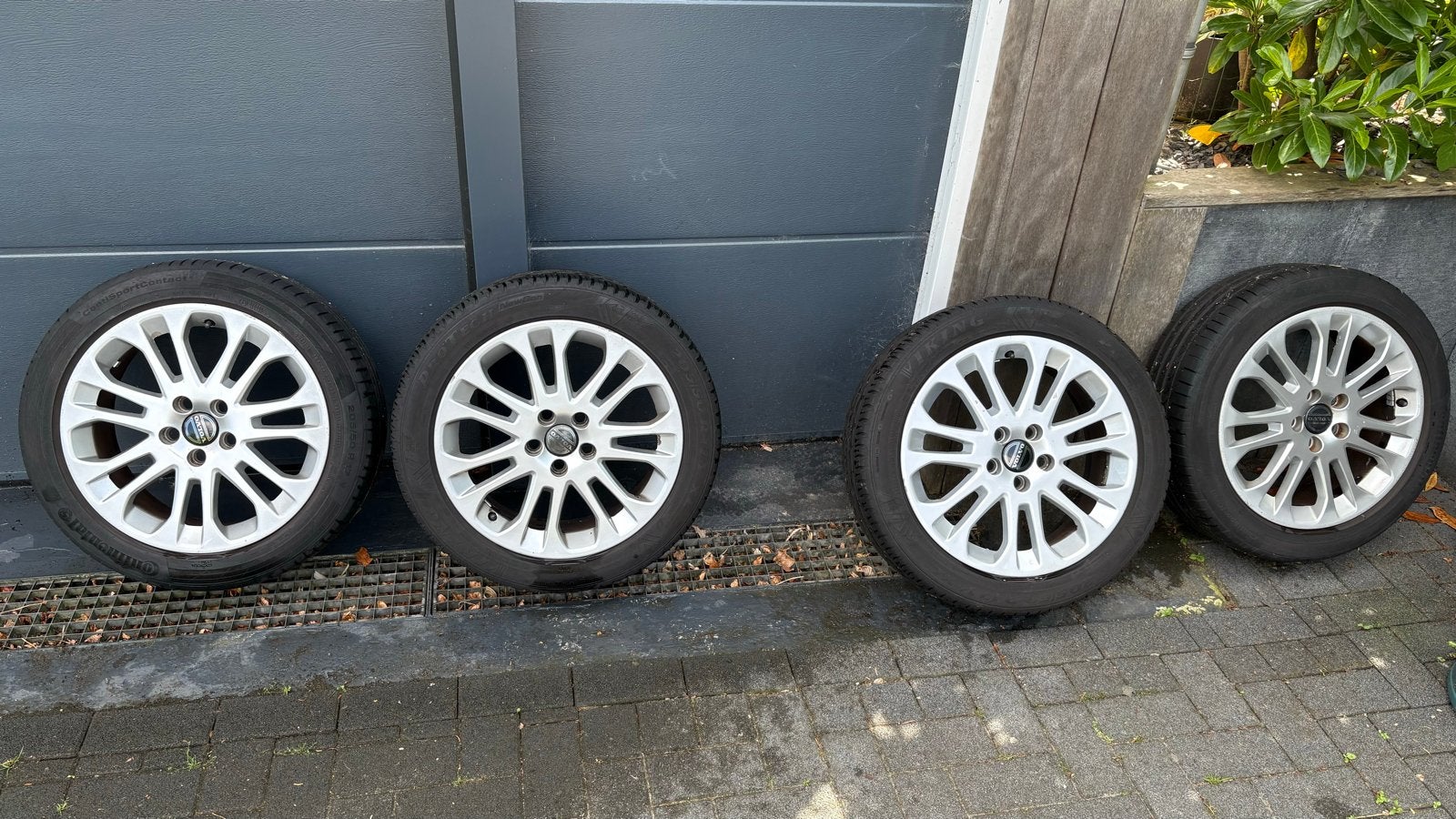 Set volvo wielen 205/50 R17, Ophalen