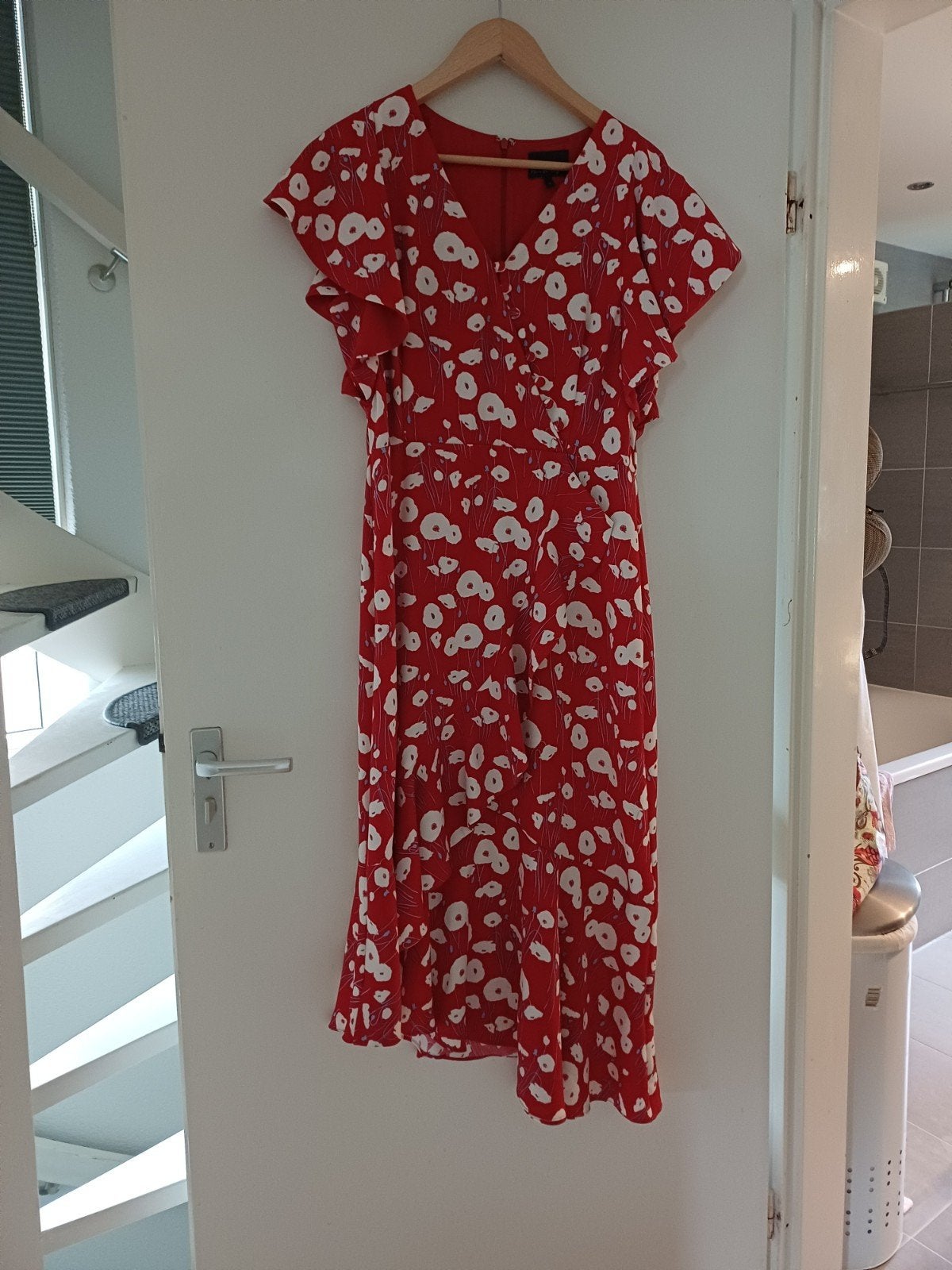 Phase Eight rode jurk met bloemenprint, Kleding | Dames, Jurken, Maat 42/44 (L), Ophalen of Verzenden, Zo goed als nieuw, Phase Eight