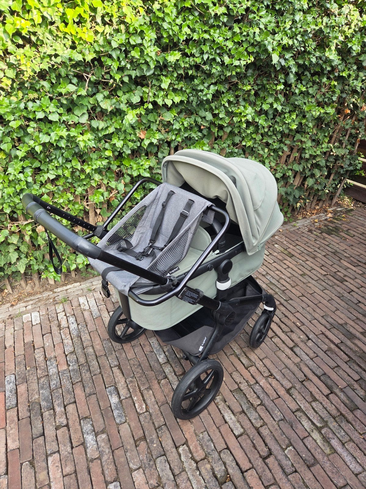 Bugaboo Fox 5 Forest Green + accessoires en Justsit, Ophalen, Zo goed als nieuw, Overige merken, Regenhoes