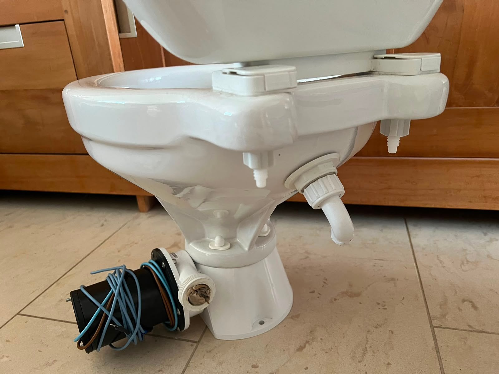 Johnson aquaT toilet Silent versnijder grote pot 12V, Watersport en Boten, Ophalen, Zo goed als nieuw, Kombuis en Sanitair