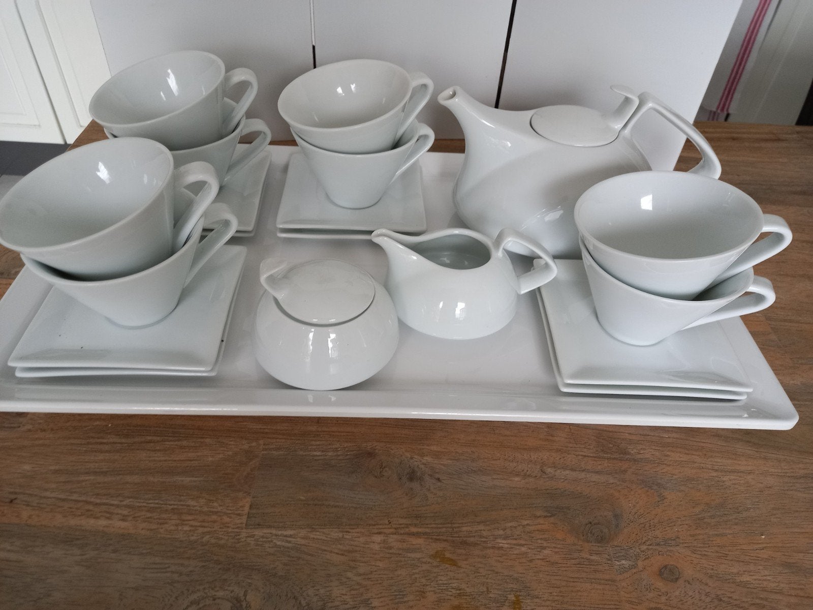 Stoer wit thee/koffie servies, Hout