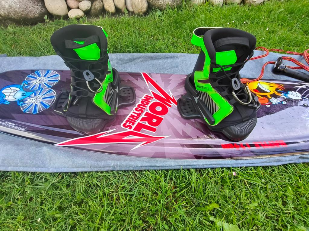 Wakeboard World Industries Junior!, Watersport en Boten, Ophalen, Overige typen, Zo goed als nieuw, Met zwemvest(en)