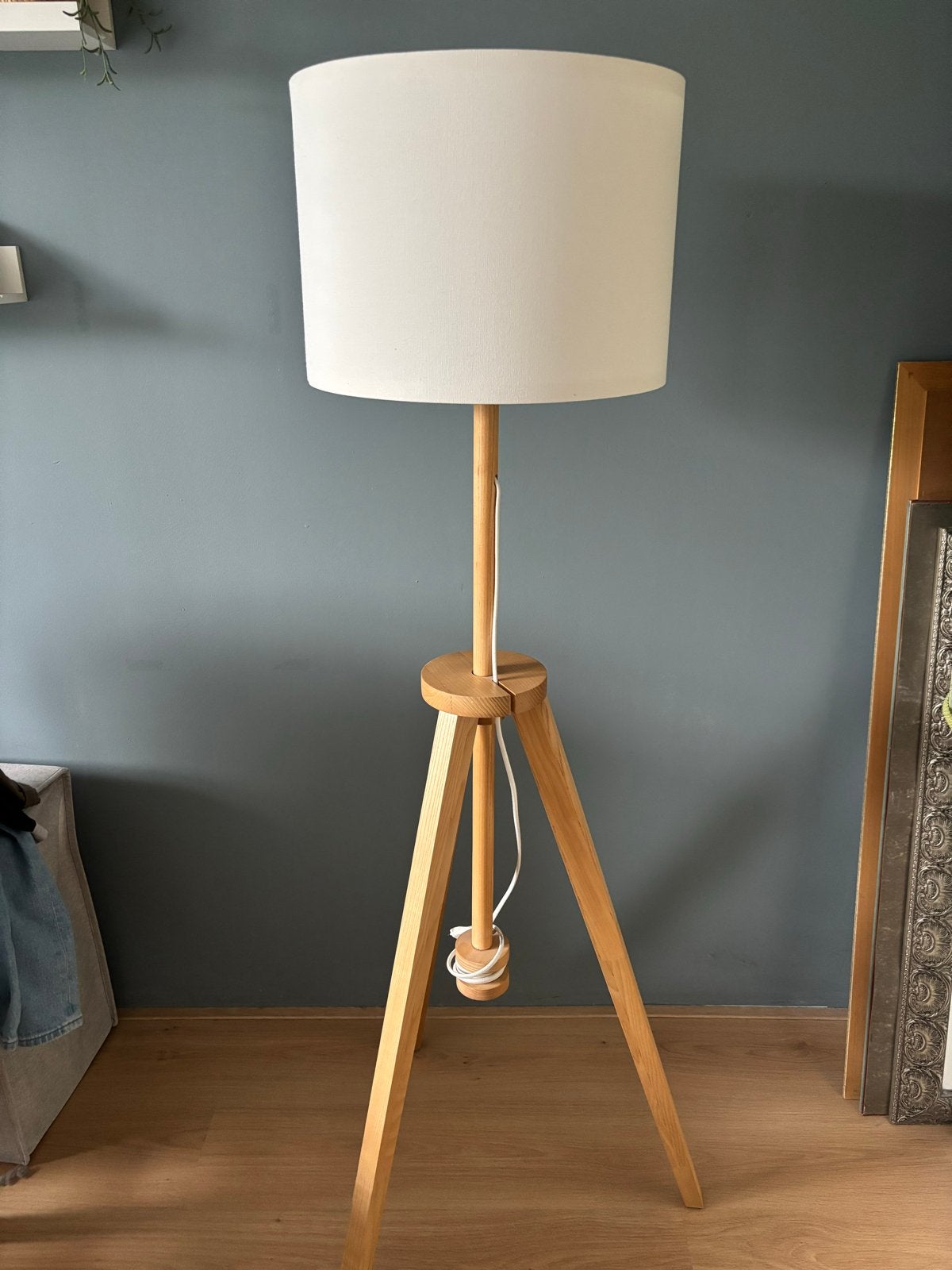 IKEA Lauters Vloerlamp met witte kap, Huis en Inrichting, Lampen | Vloerlampen, Ophalen, E27 (groot), Zo goed als nieuw, 150 tot 200 cm