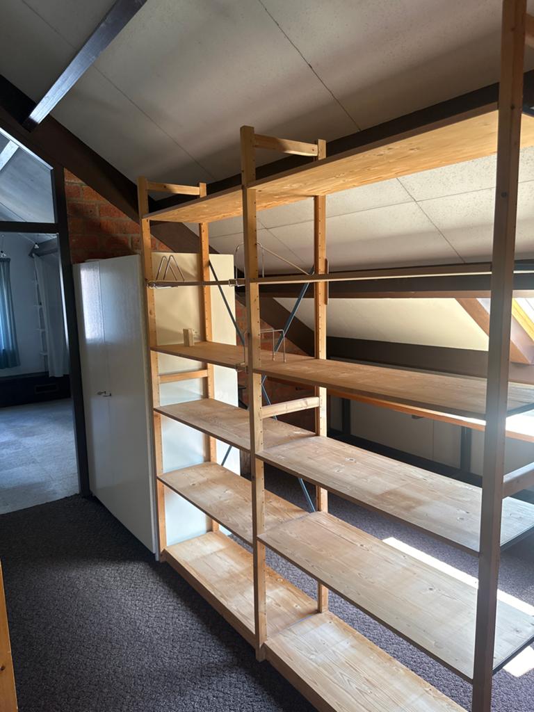 Houten Boekenkast / Opbergrek met Planken, Ophalen, Met plank(en), Gebruikt, 100 tot 150 cm