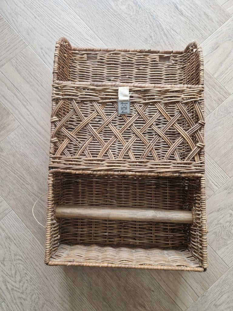 Rivièra Maison wandrek/tijdschriftenhouder rotan, Huis en Inrichting, Woonaccessoires | Overige, Zo goed als nieuw, Ophalen of Verzenden