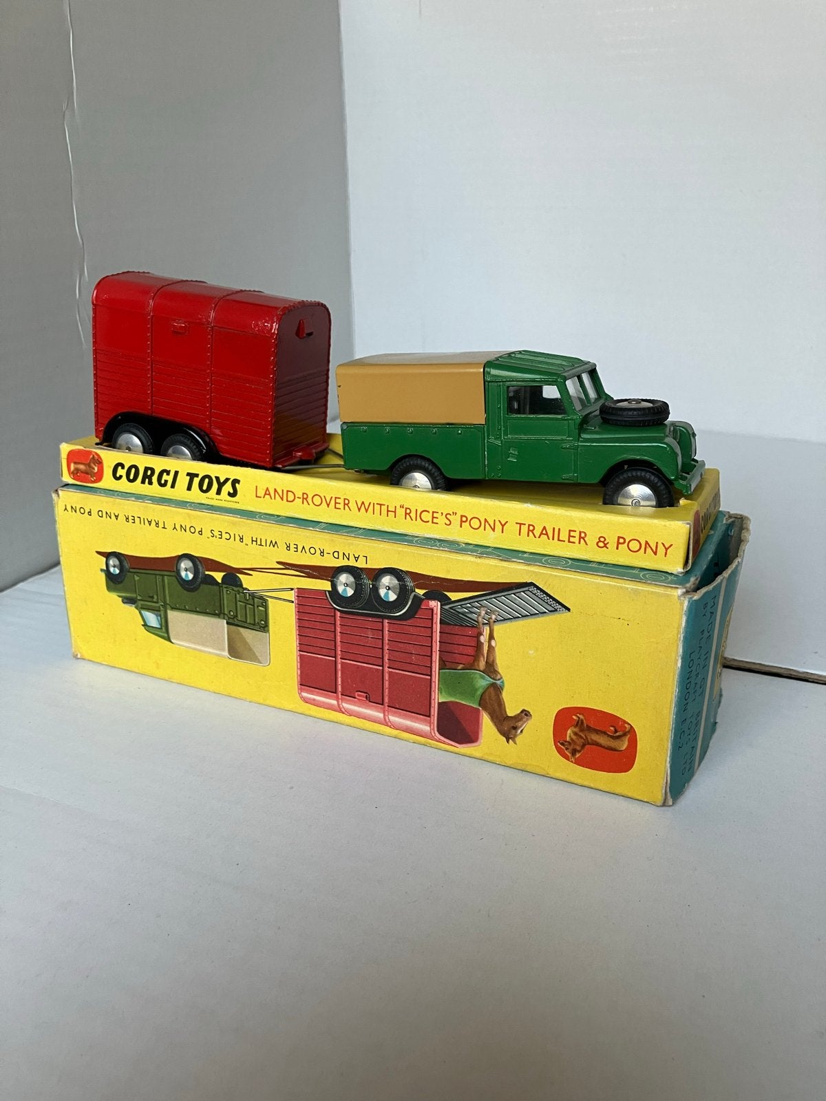 Corgi Toys Gift Set No. 2 Land Rover met paardentrailer, Verzenden, Zo goed als nieuw