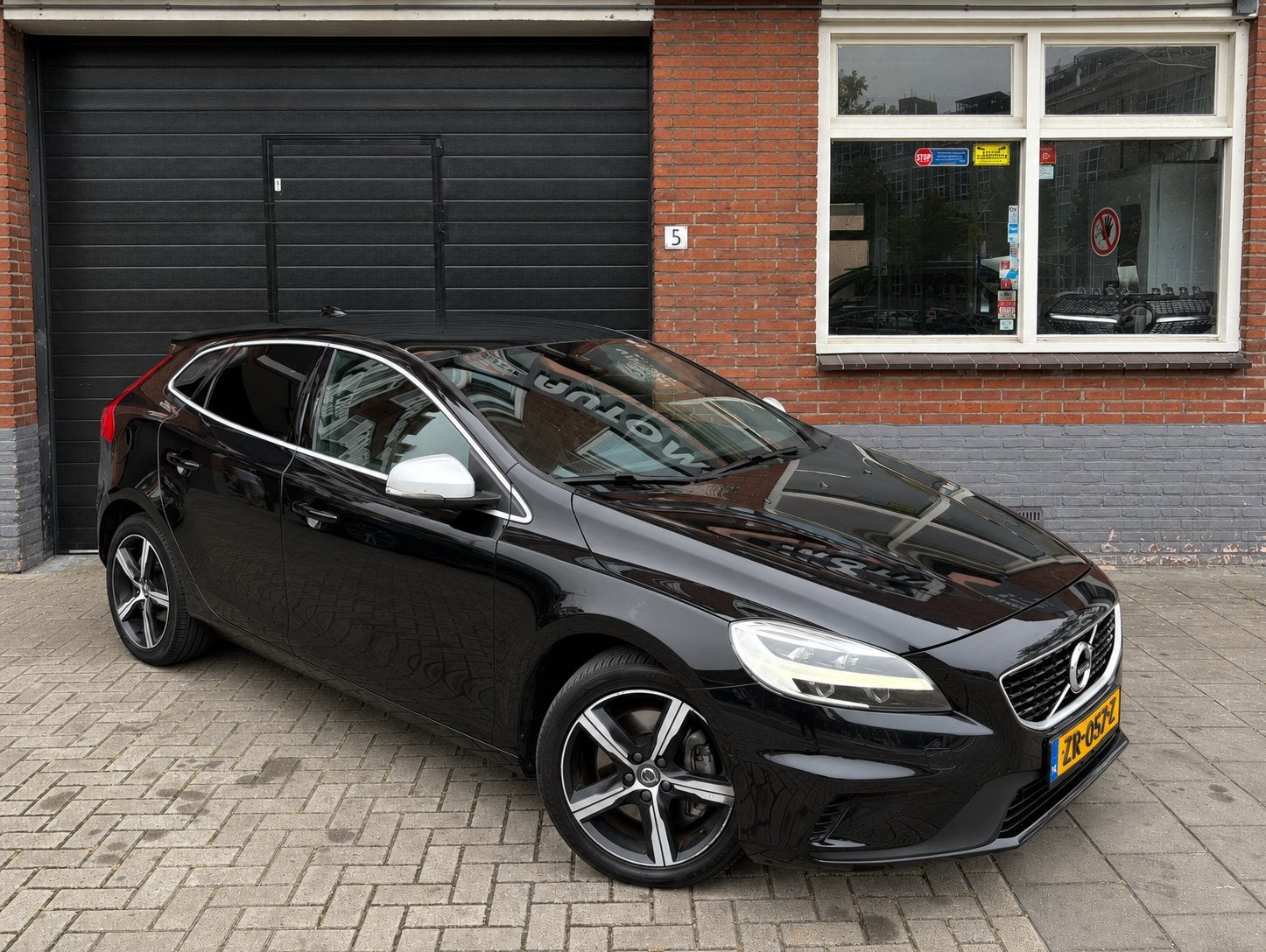 Volvo V40 1.5 T3 Polar+ Sport | Panoramadak | Led | Compleet, Auto's, Volvo, 1498 cc, 4 cilinders, Lichtsensor, Zwart