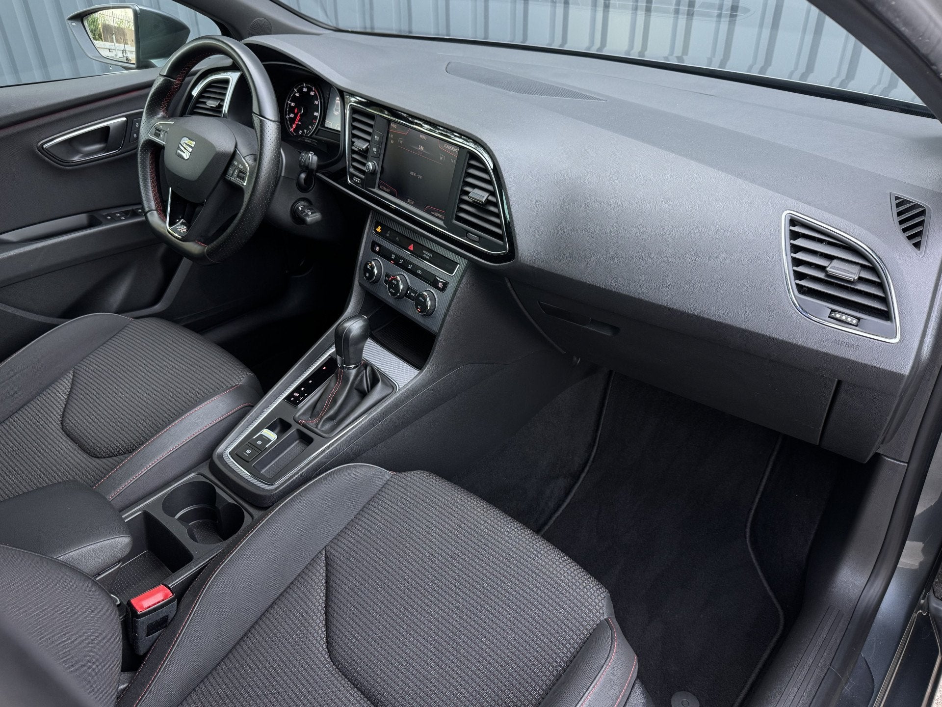 SEAT Leon 1.4 EcoTSI FR 150 pk Trekhaak, Camera (bj 2018), Gebruikt, 4 cilinders, Leon, Leder en Stof