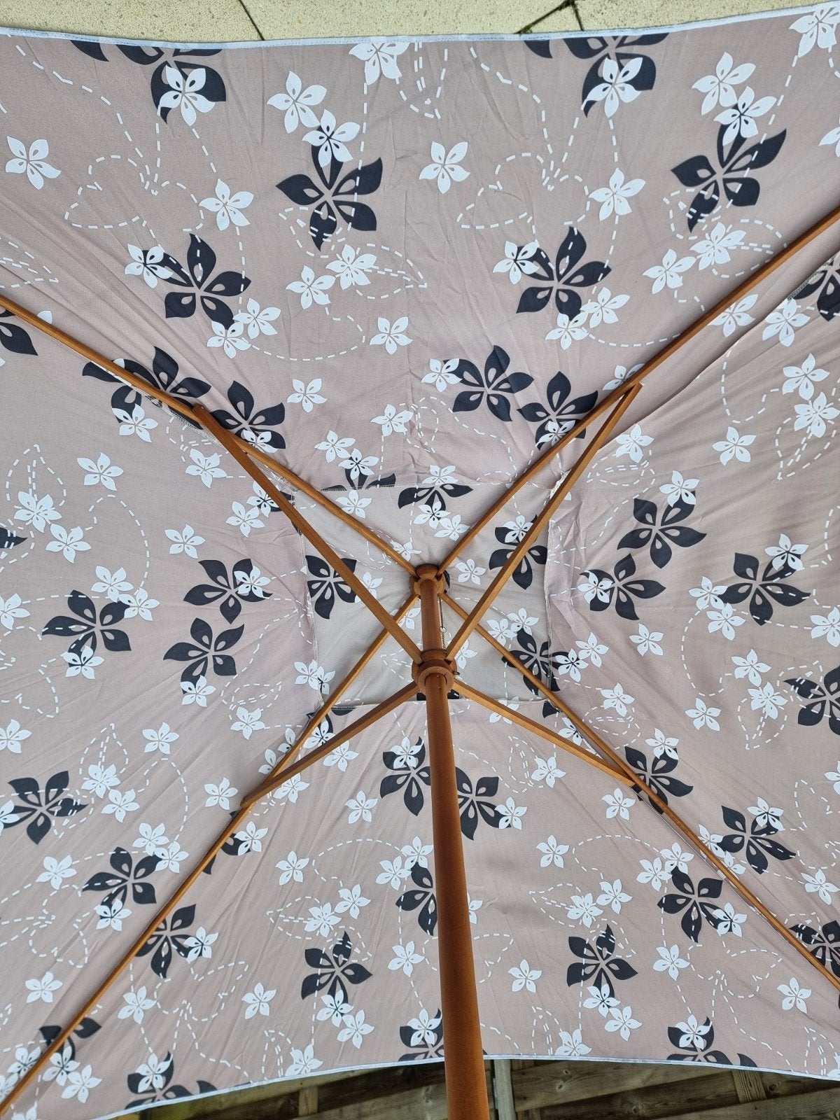 Parasol H 2.3M Taupe Bloem Zwart, Ophalen of Verzenden