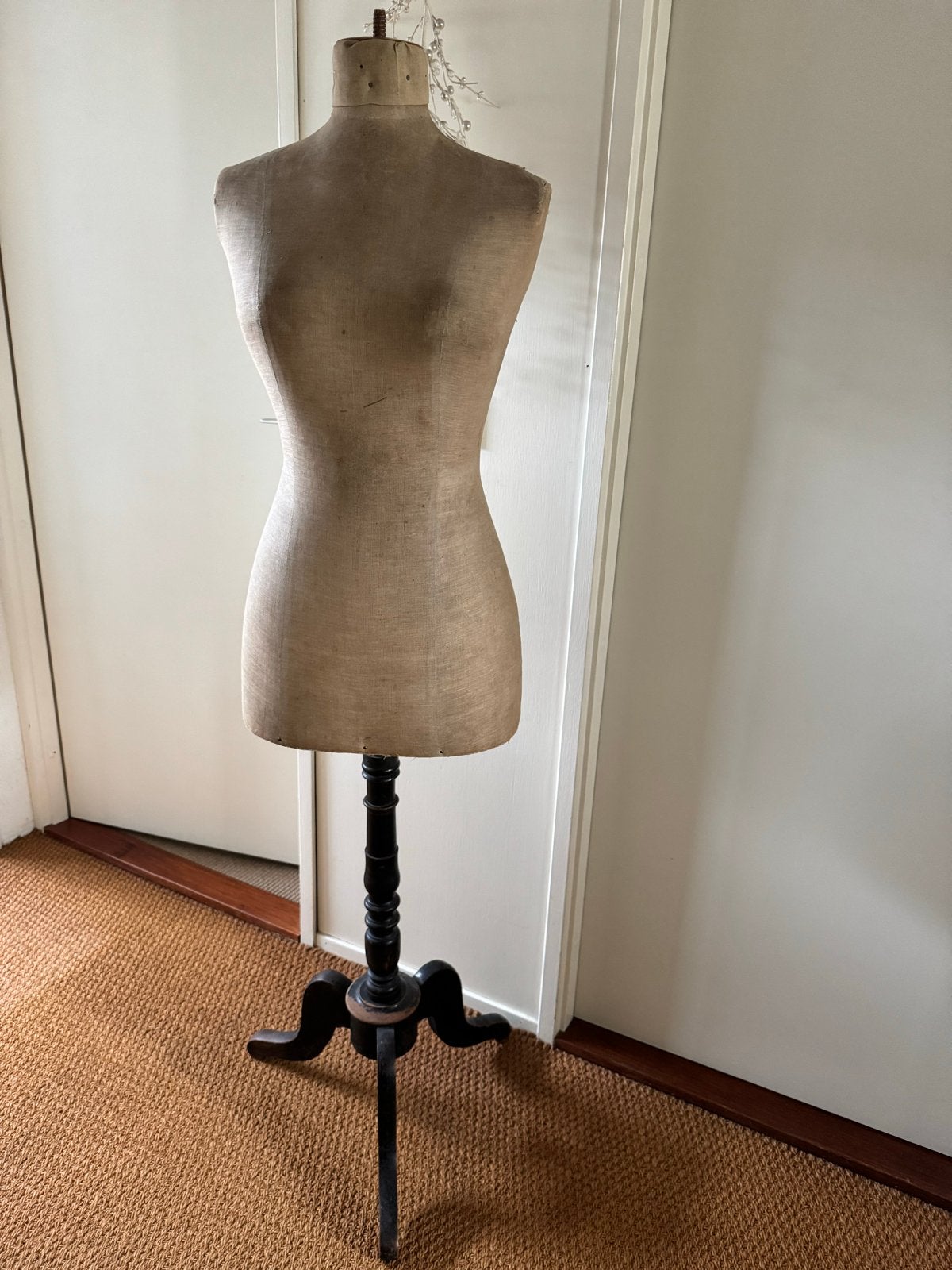 Antieke paspop mannequin op houten standaard, verstelbaar, Antiek en Kunst, Ophalen