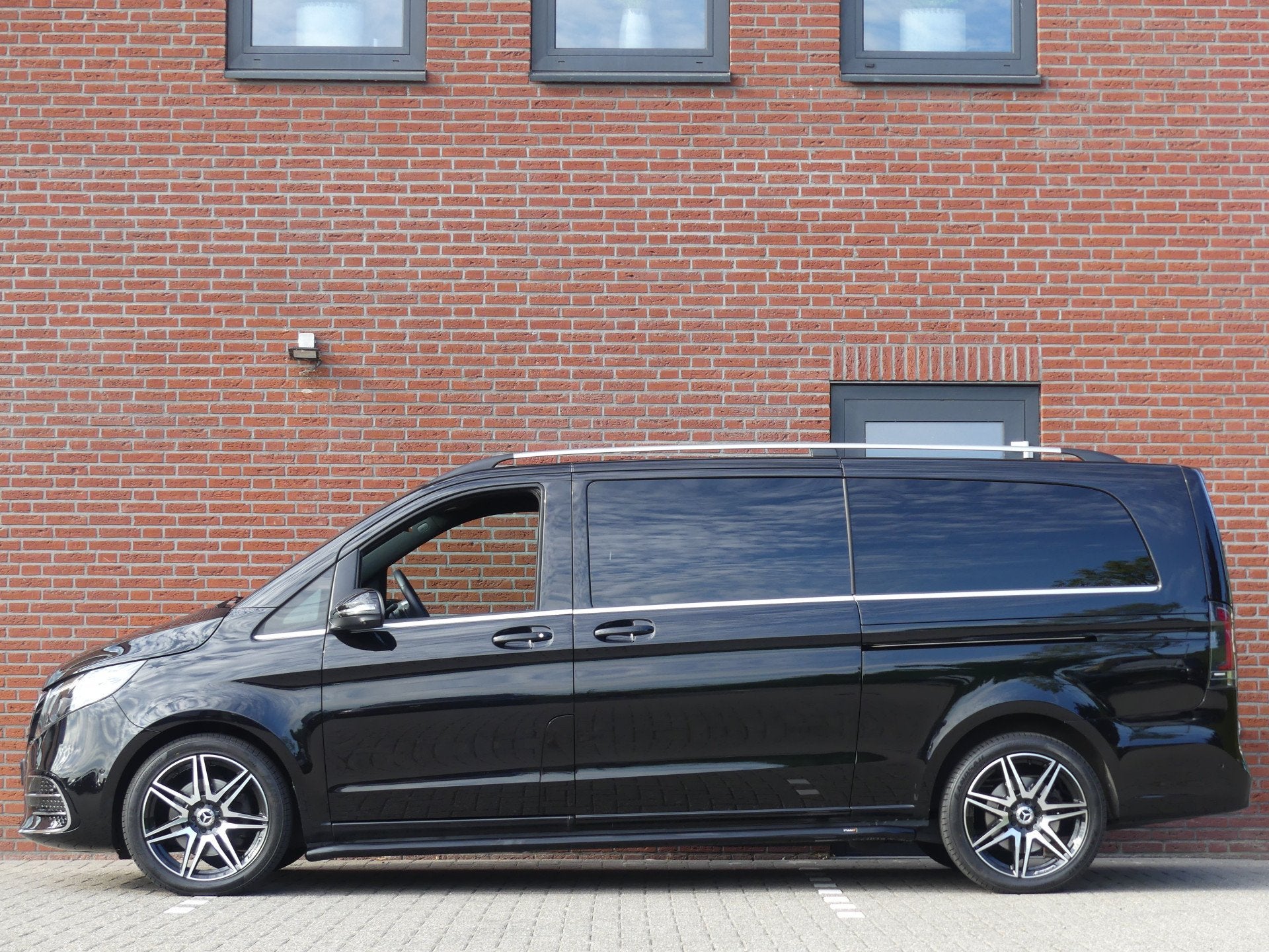 Mercedes-Benz V-Klasse 300d Extra Lang AMG Dubbel Cabine LED, Auto's, Automaat, Achterwielaandrijving, Gebruikt, Euro 6
