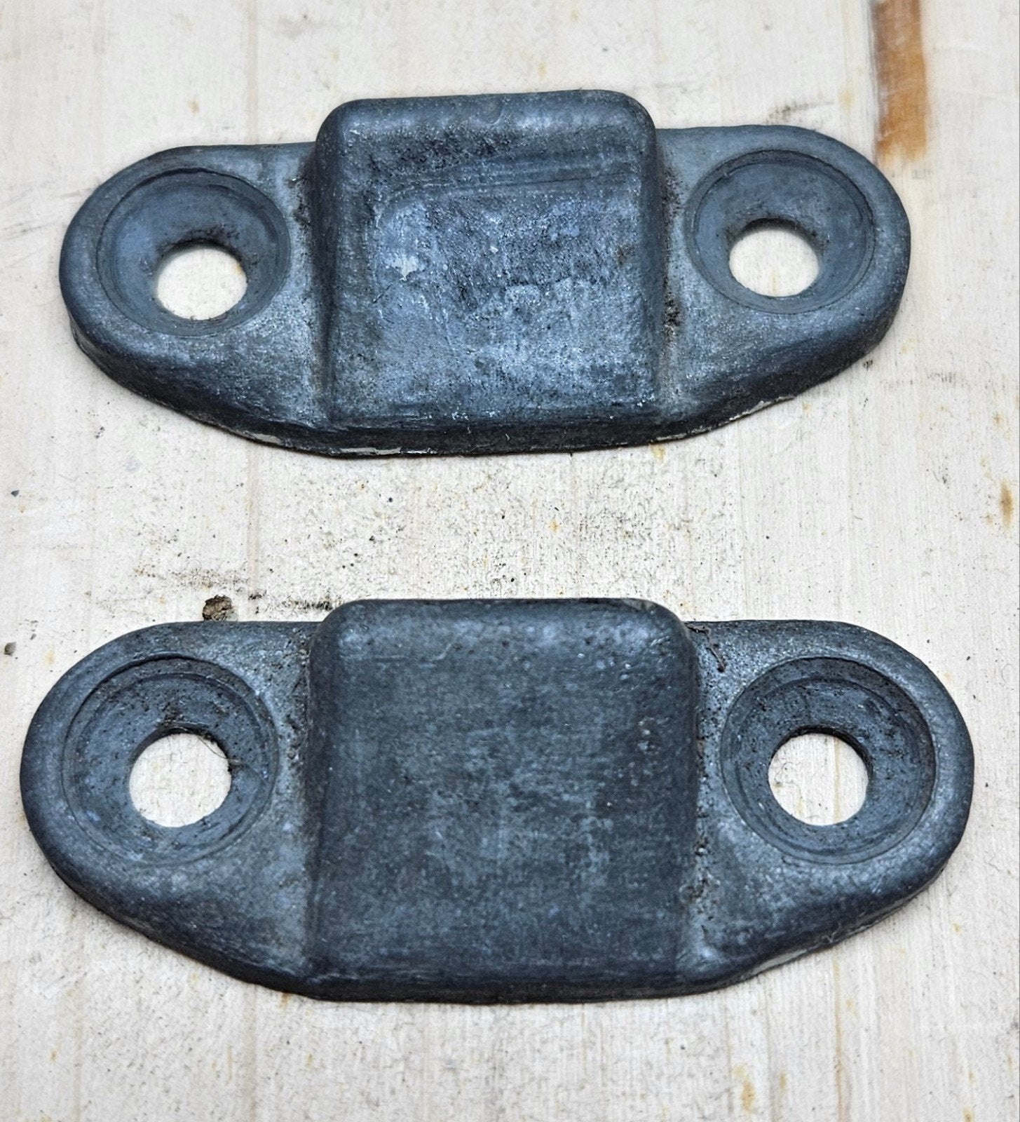 2x VW T1 T2 Achterklep Geleideplaatje (63-71)  361827185a, Gebruikt, Achterklep, Ophalen of Verzenden, Achter