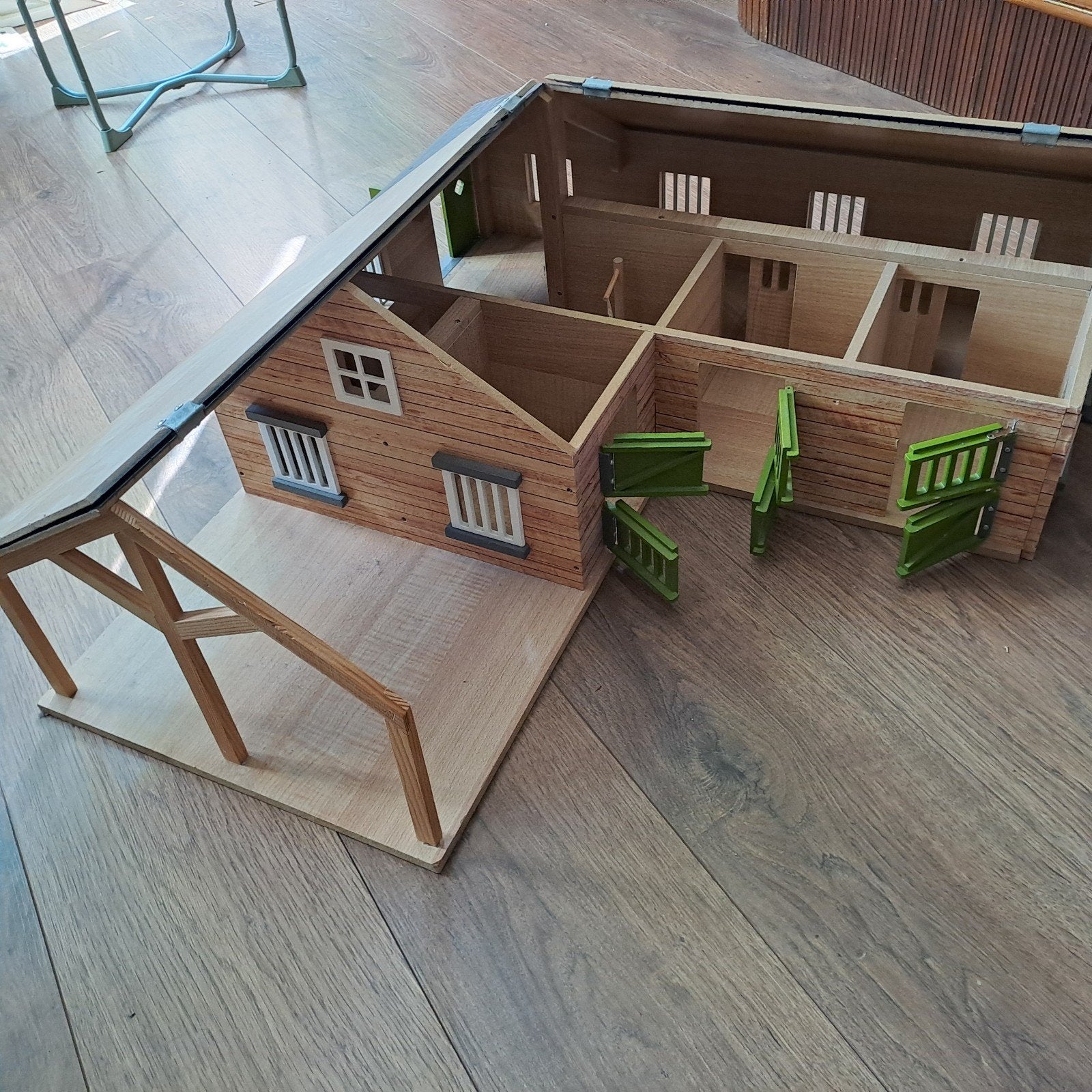 Grote houten paardenstal / manege - 77x68x29 cm, Ophalen, Gebruikt, Jongen of Meisje