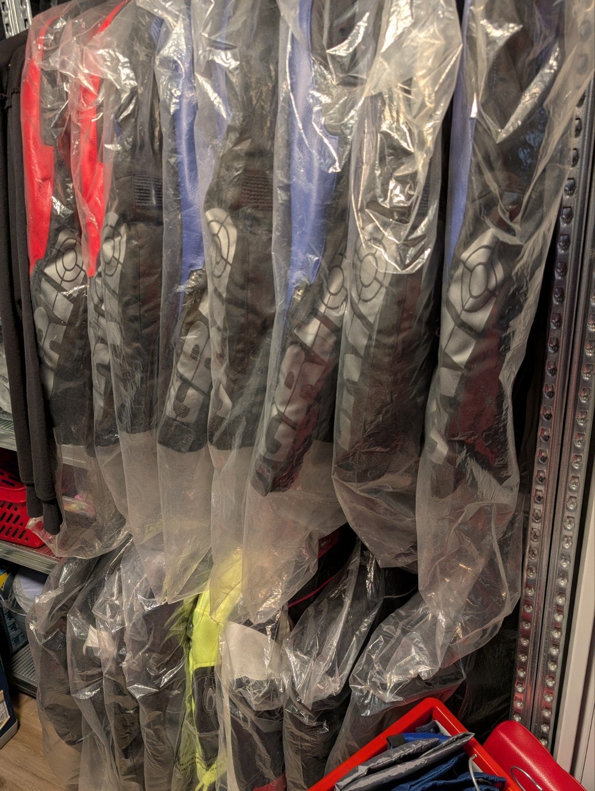 Kleine partij restant motorkleding, Ophalen, Nieuw met kaartje