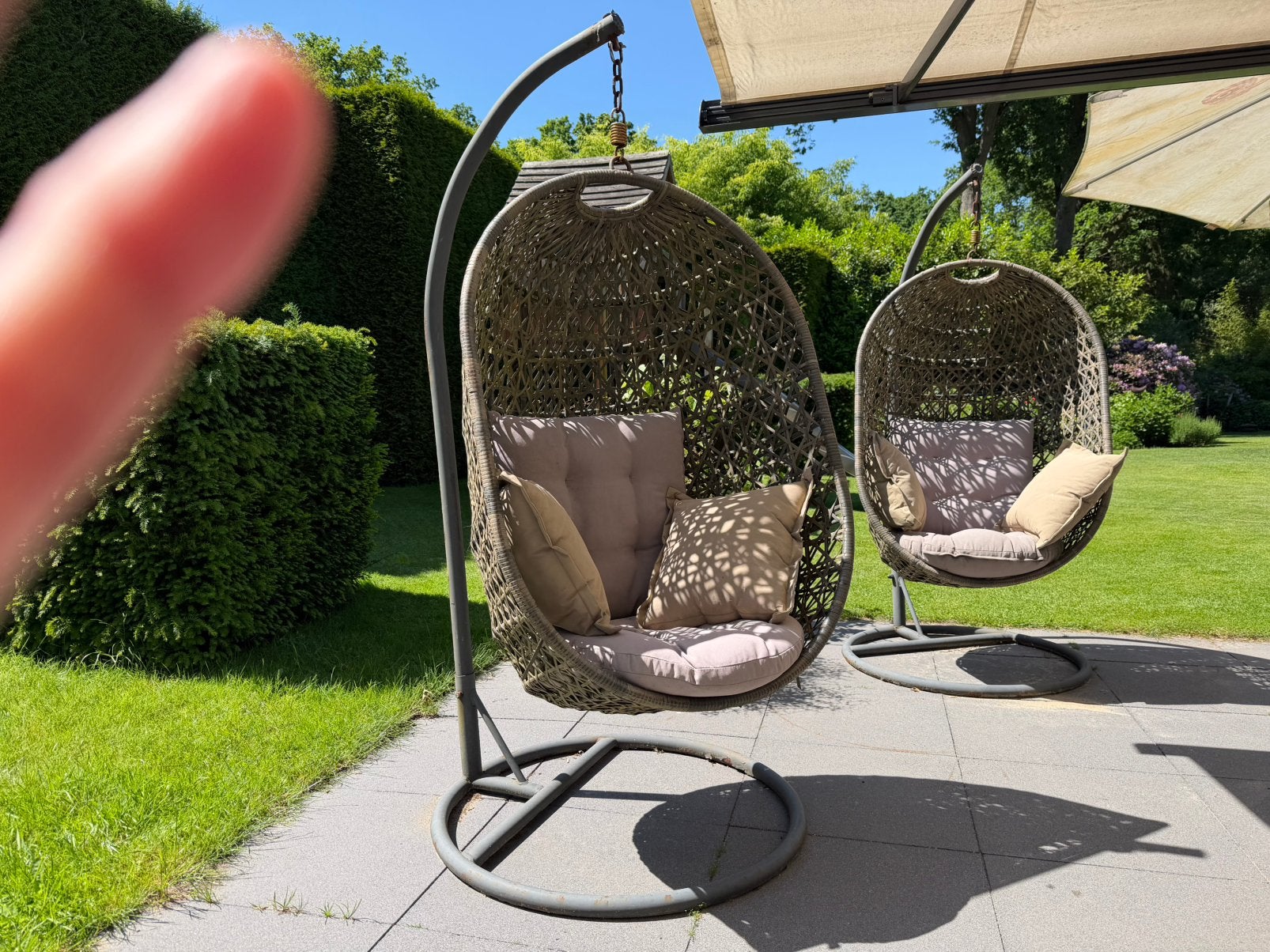 Comfortabele hangstoel met standaard, weerbestendige kussens, Ophalen, Gebruikt