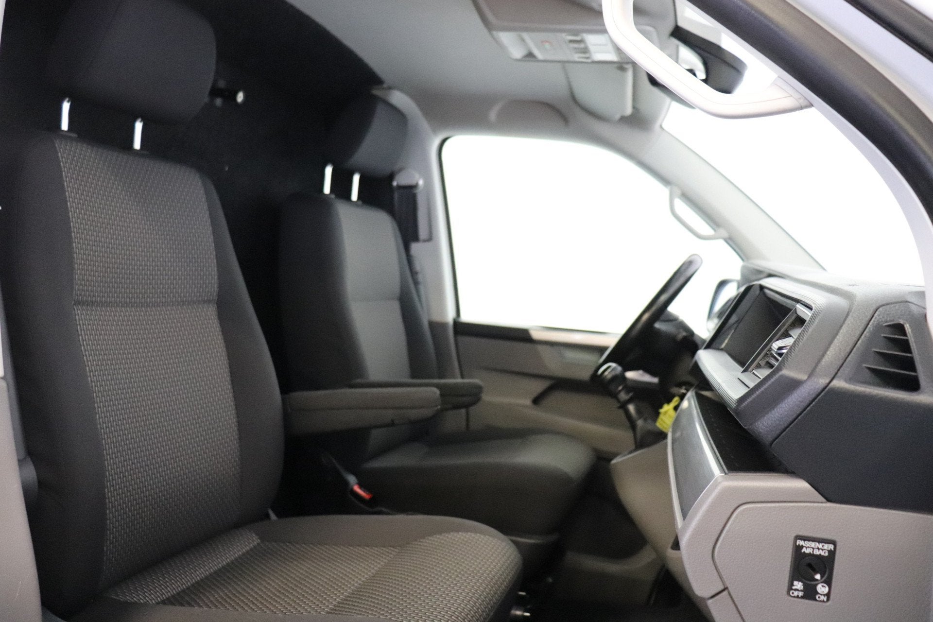 Volkswagen Transporter 2.0 TDI BULLI - EURO 6 - Airco - Navi, Auto's, Voorwielaandrijving, Dealer onderhouden, Stof, Gebruikt