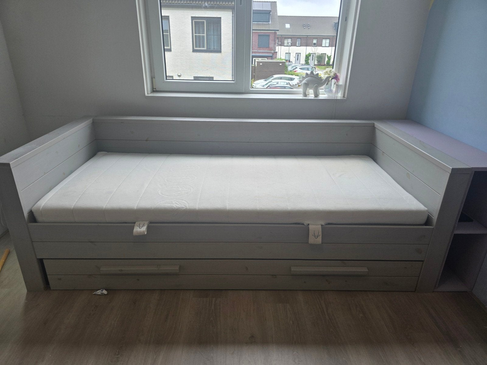 bedbank met uitschuifbaar bed van Woood, Huis en Inrichting, Slaapkamer | Bedden, Ophalen, 90 cm, Eenpersoons, Zo goed als nieuw