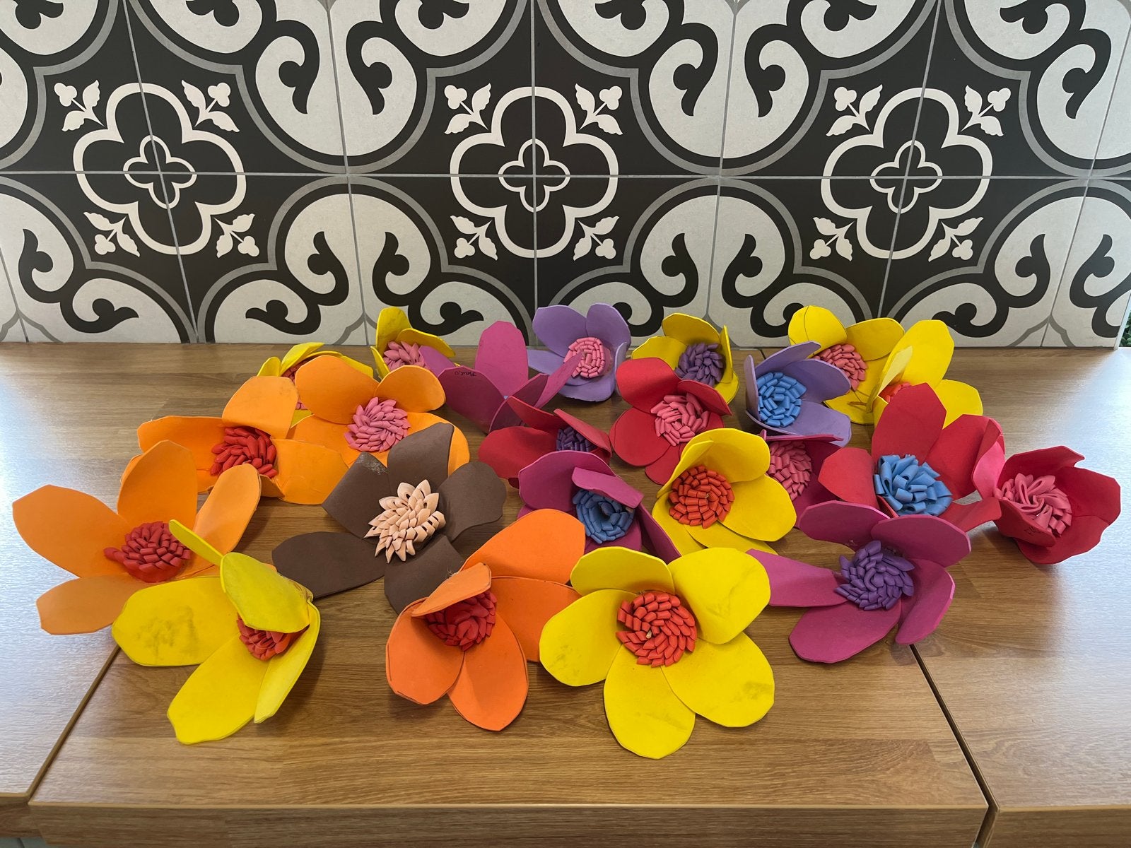 Kleurrijke kunstbloem corsages - Diverse kleuren, Binnen, Gebruikt, Ophalen of Verzenden, Onderhoudsvrij