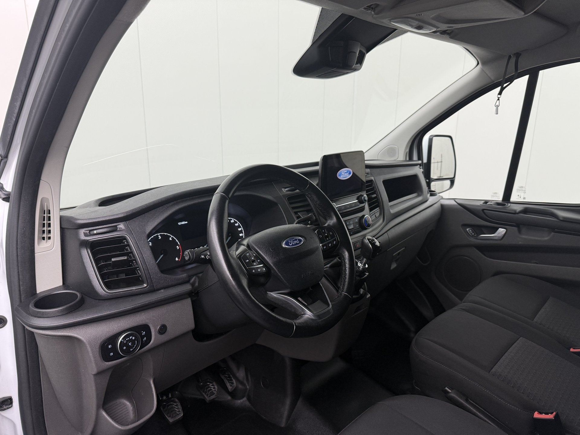 Ford Transit Custom 2.0TDCI 130PK Lang Imperiaal | Trekhaak, Voorwielaandrijving, Multifunctioneel stuurwiel, 4 cilinders, 2800 kg