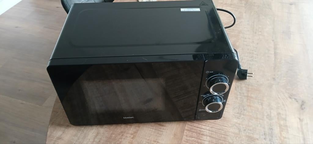 Blokker Magnetron - Compact Zwart - Zo goed als nieuw, Witgoed en Apparatuur, Magnetrons, Ophalen, Minder dan 45 cm, Draaiplateau