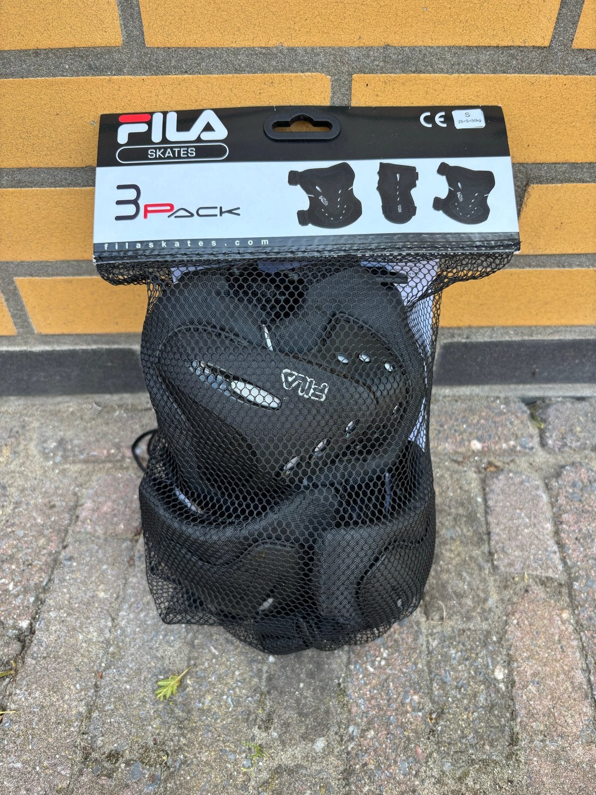 Fila Skates 3-pack beschermset (S) en B'Twin helm (M), Ophalen, Zo goed als nieuw, Bescherming