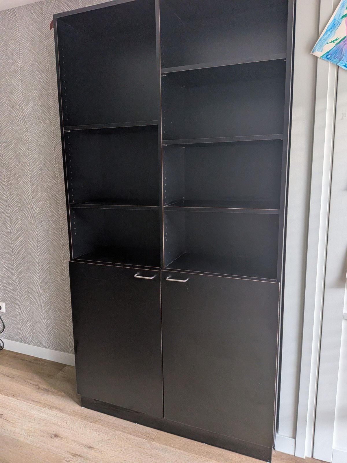 Zwarte boekenkast met deuren en planken, Ophalen, 100 tot 150 cm, 200 cm of meer, Modern