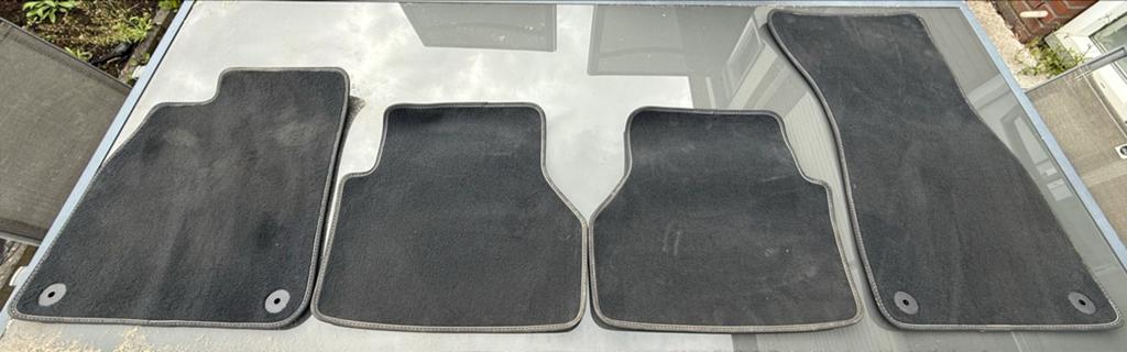 2x Originele Audi A6/A7 C8 Vloermatten (2018-heden), Ophalen, Gebruikt
