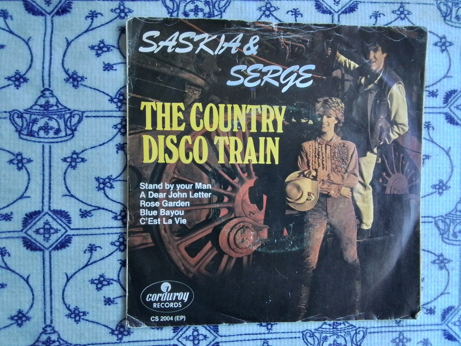 Saskia & Serge        The country disco train, Ophalen of Verzenden, Zo goed als nieuw, 7 inch, Country en Western