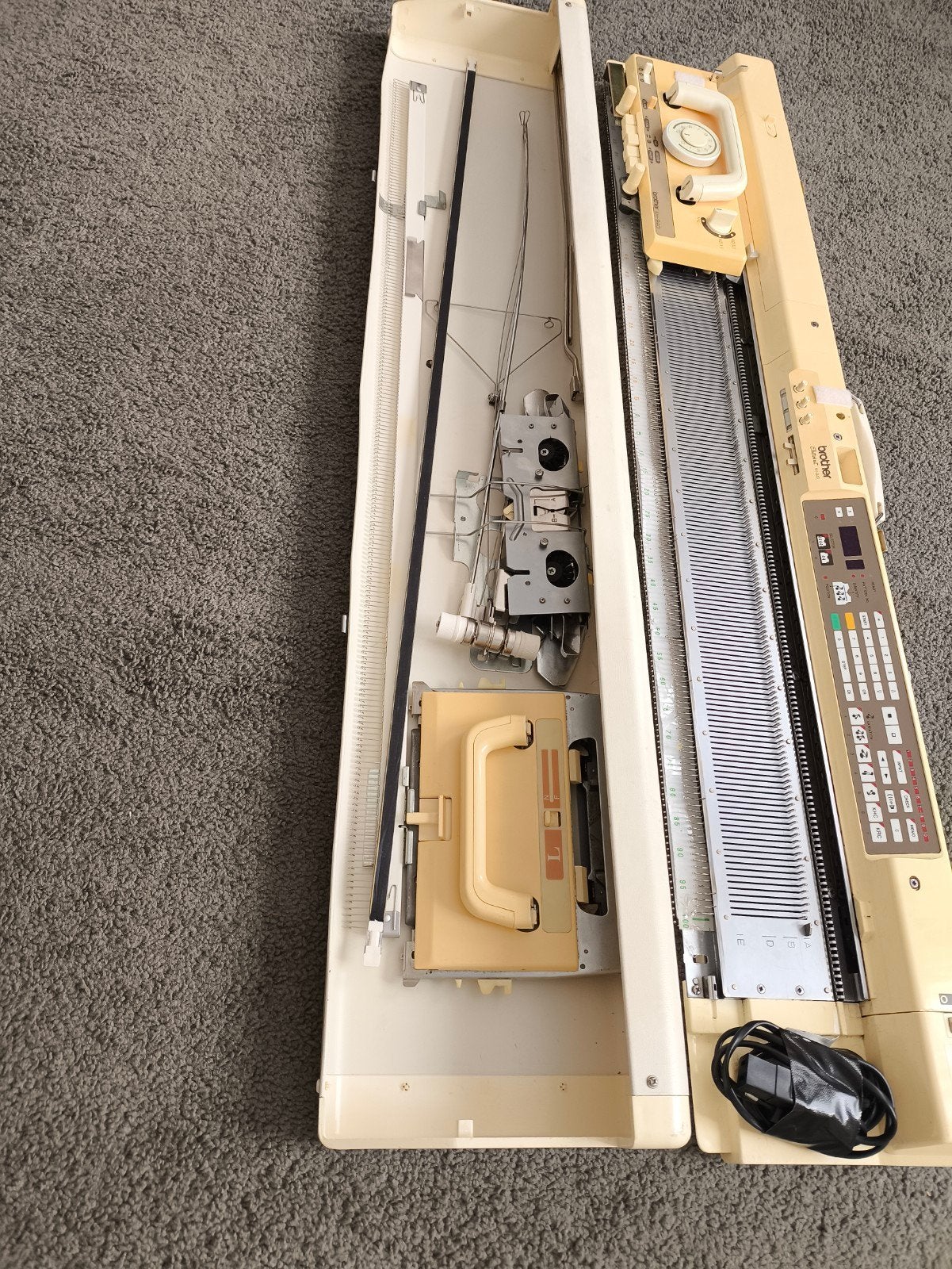 Brother KH 940 breimachine met KR voorbed, helemaal compleet, Ophalen, Gebruikt, Breien, Machine