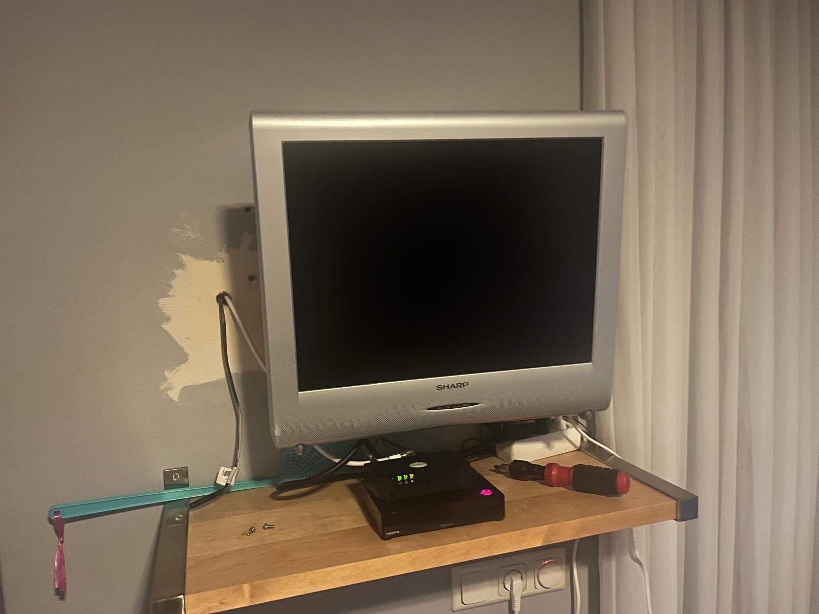 Sharp LCD TV met muurbeugel, Audio, Tv en Foto, Televisies, Ophalen, Gebruikt, 50 Hz, Minder dan 40 cm