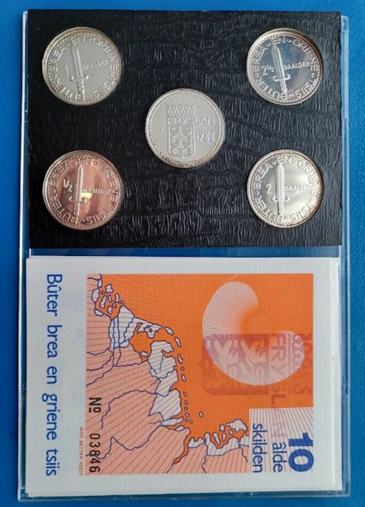 Fryslan 1983 - Set van 5 penningen en 6 bankbiljetten, Postzegels en Munten, Verzenden, Overige materialen, Nederland