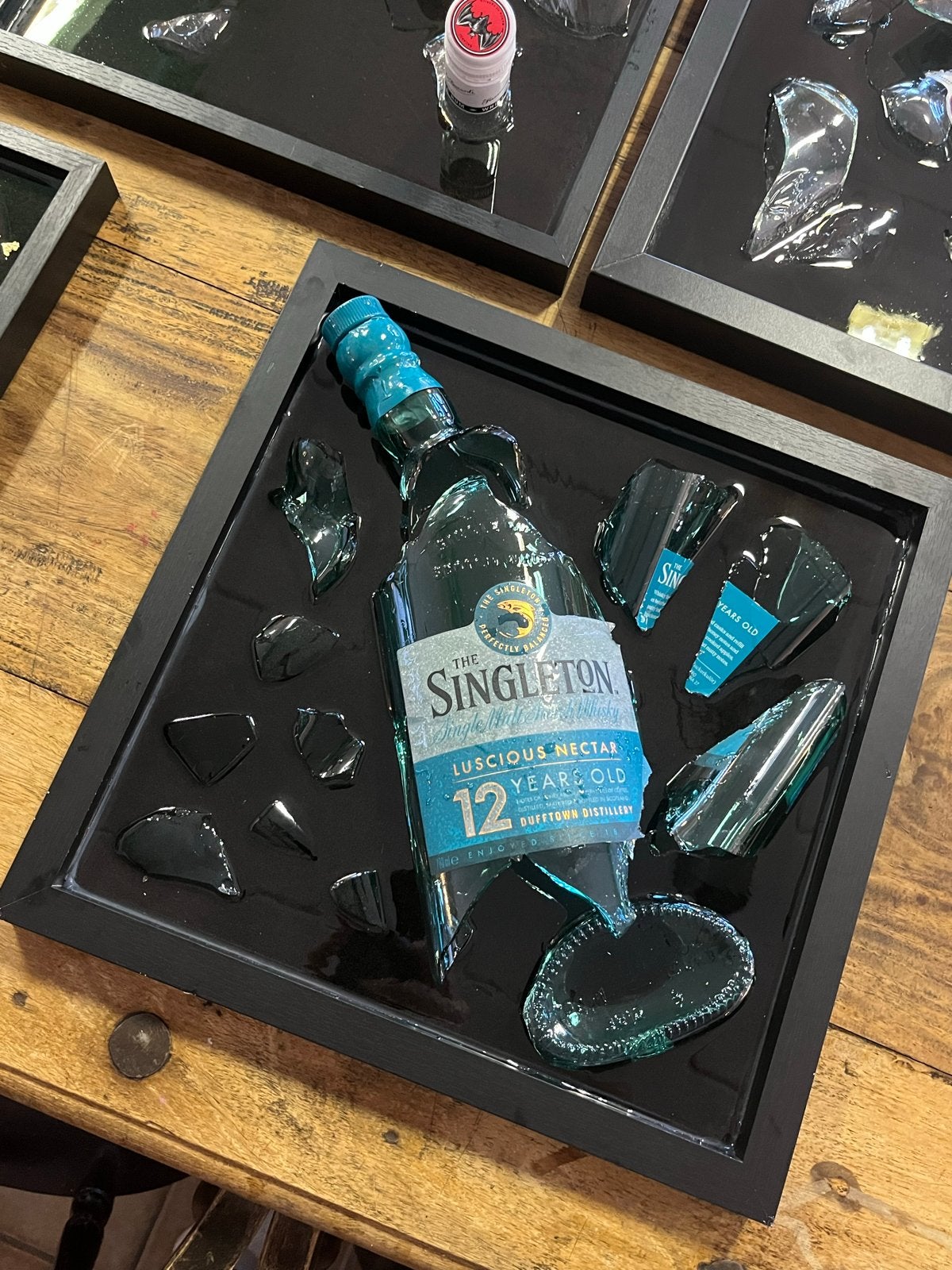 Uniek kunstwerk van gerecyclede Singleton whiskyfles, Glas, Meerkleurig, Object, Handgemaakt