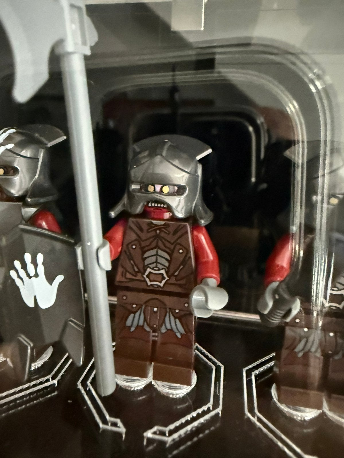 Lego LOTR Uruk-hai lor007 met helm & hellebaard, Kinderen en Baby's, Speelgoed | Duplo en Lego, Overige thema's, Lego, Inclusief minifiguren