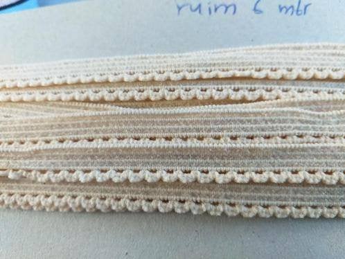 6 meter huidkleurig Elastiek van 0,8 cm. breed, Ophalen of Verzenden, Nieuw, Lint, Band of Elastiek