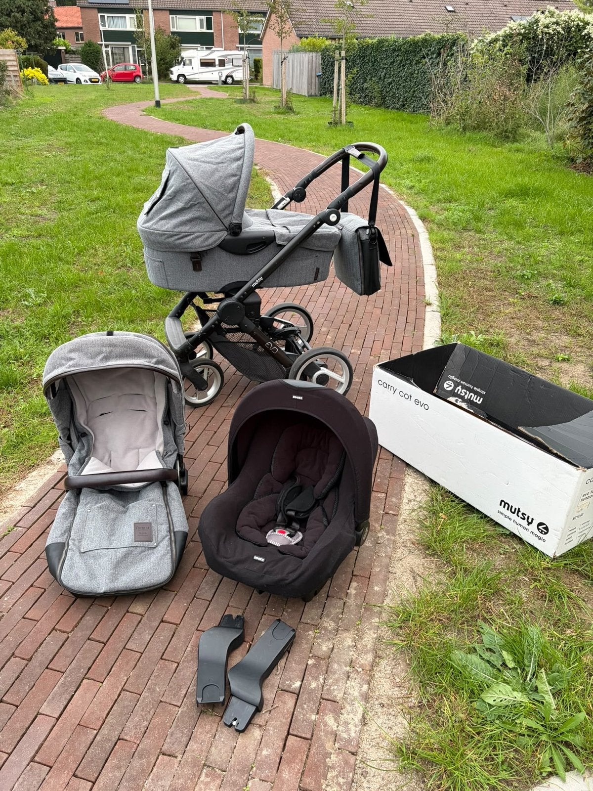 Mutsy kinderwagen met ligbak, maxicosi en wandelwagen zitje, Kinderen en Baby's, Ophalen, Gebruikt, Combiwagen, Met autostoeltje